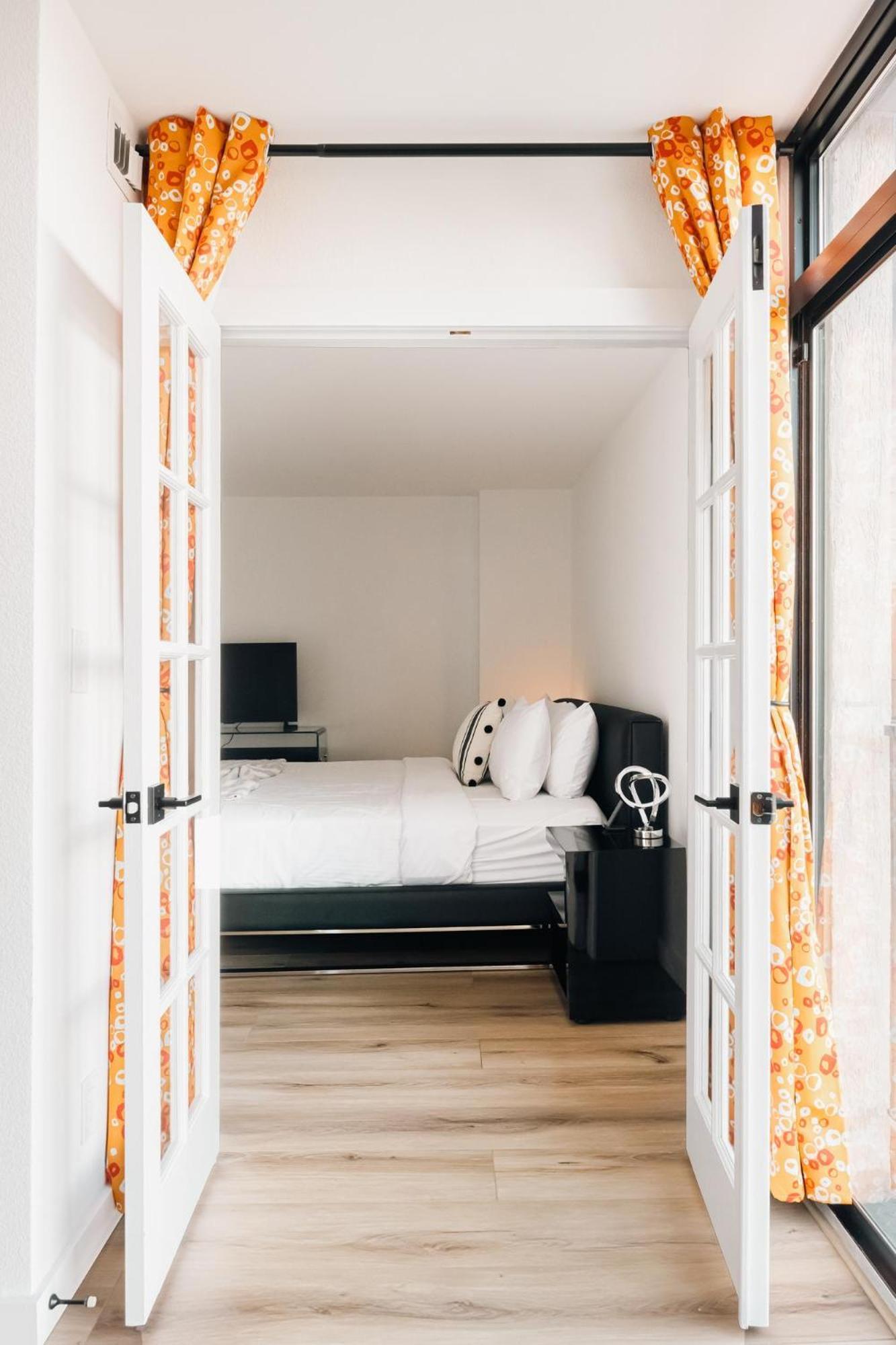Deluxe Larimer Square Retreat - Walk Everywhere! Holiday home
